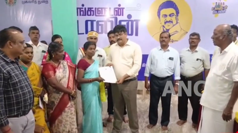 100 ஆண்டுகாலக் காத்திருப்புக்கு முடிவு! கும்பகோணத்தில் 31 குடும்பங்களுக்கு ‘உங்களுடன் ஸ்டாலின்’ முகாம் மூலம் இலவச வீட்டு மனை பட்டா வழங்கப்பட்டது,
