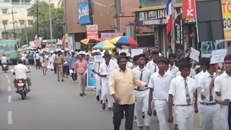 போதை பொருளுக்கு எதிரான விழிப்புணர்வு பேரணி சுமார் 7 பள்ளிகளைச் சேர்ந்த 200 நாட்டு நல பணி திட்டம் என் எஸ் எஸ் மாணவர்கள் போதை பொருட்களுக்கு எதிரான பதாகைகள் ஏந்தி விழிப்புணர்வு பேரணி நடைபெற்றது