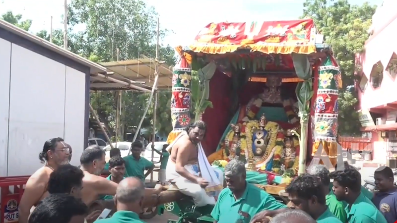 மதுரை தல்லாகுளம் பெருமாள் கோவிலில் புரட்டாசி பெருந்திருவிழா கோலாகலமாக நடைபெற்ற திருத்தேர் வைபவம்.