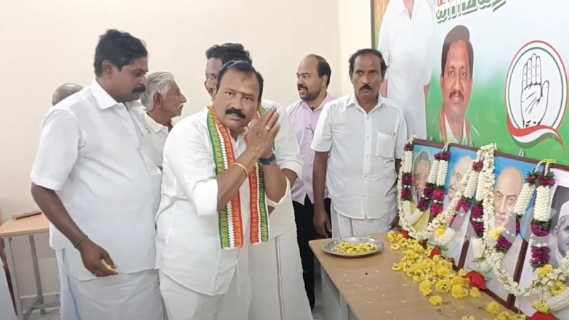திருவாரூர் மாவட்ட , நகர காங்கிரஸ் கமிட்டி சார்பில் மகாத்மா காந்தி ஜெயந்தி , லால்பகதூர் சாஸ்திரி பிறந்தநாள் , நடிகர்திலகம் சிவாஜிகணேசன் பிறந்தநாள் , பெருந்தலைவர் காமராஜர் நினைவு நாள் முன்னிட்டு அவர்களது உருவப்படத்திற்கு மலர்தூவி புகழாரம் சூட்டினர் …