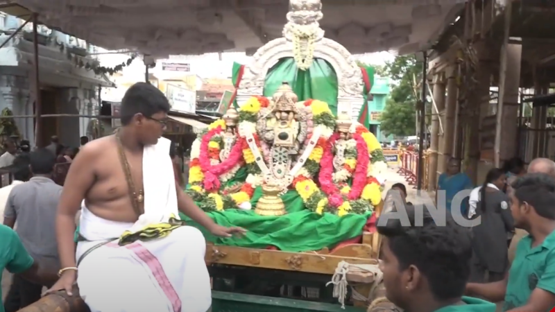 மதுரை தல்லாகுளம் பெருமாள் கோவிலில் தெப்ப உற்சவம் கோலாகலம்