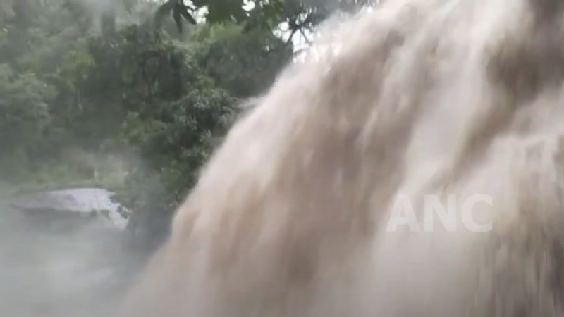மேற்குத்தொடர்ச்சி மலை பகுதிகளில் விடிய விடிய பெய்த கனமழை-மேகமலை அருவியில் நீர்வரத்து அதிகரித்து வெள்ளப்பெருக்கு