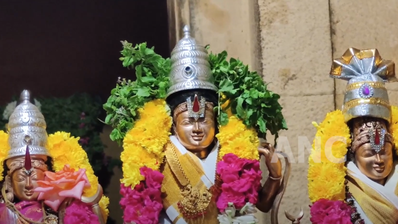 தேனியில் பழமை வாய்ந்த அருள்மிகு அனுமந்தராய பெருமாள் திருக்கோயிலில் புரட்டாசி மாத சனிக்கிழமை முன்னிட்டு ஸ்ரீ ராமர், லட்சுமணர், சீதை மற்றும் அனுமாருக்கு சிறப்பு அலங்கார ஆராதனை நடைபெற்றது