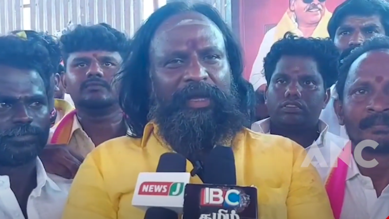 தமிழக வெற்றிக் கழக தலைவர் விஜய்யை தமிழக அரசு ஏன் கைது செய்ய மறுக்கிறது அவரை உடனடியாக கைது செய்ய வேண்டும் என வீர முத்தரையர் முன்னேற்ற கழகம் தமிழர் தேச கட்சியின் நிறுவனத் தலைவர் கே கே செல்வகுமார் செய்தியாளர்களிடம் தெரிவித்தார்.