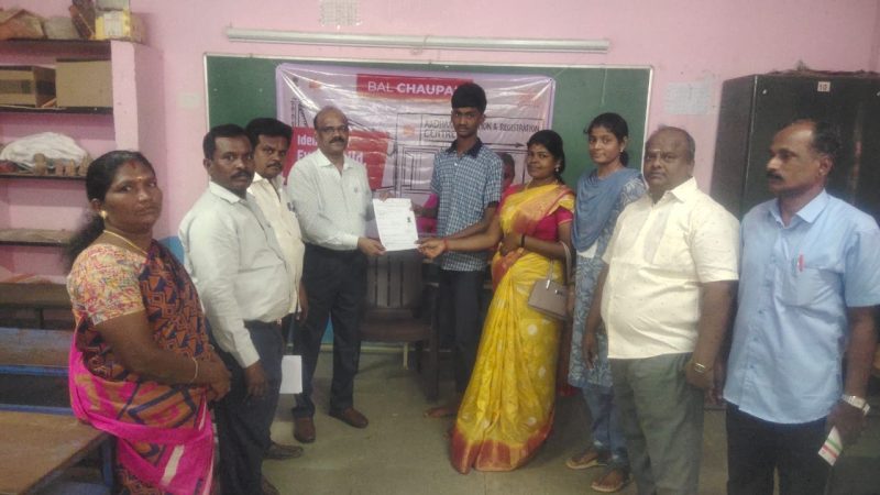 ஆலங்குடி அரசு ஆண்கள் மேல்நிலைப் பள்ளியில் ஒருங்கிணைந்த பள்ளிக்கல்வியின் சார்பில் நடைபெற்று வரும் ஆதார் மையத்தை இணை இயக்குநர் ( தொடக்கக்கல்வி- அரசு உதவி பெறும் பள்ளிகள்) பொ.பொன்னையா பார்வையிட்டு ஆய்வு.