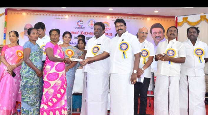 பெரம்பலூர் மாவட்டம்போக்குவரத்து மற்றும் மின்சாரத்துறை அமைச்சர் சா.சி.சிவசங்கர் 72 வது அனைத்திந்திய கூட்டுறவு வார விழாவில் 1,008 பயனாளிகளுக்கு ரூ.9.40 கோடி மதிப்பீட்டிலான பல்வேறு அரசு நலத்திட்ட உதவிகளையும், சிறந்த கூட்டுறவு சங்கங்களுக்கான விருதுகளையும் வழங்கினார்.