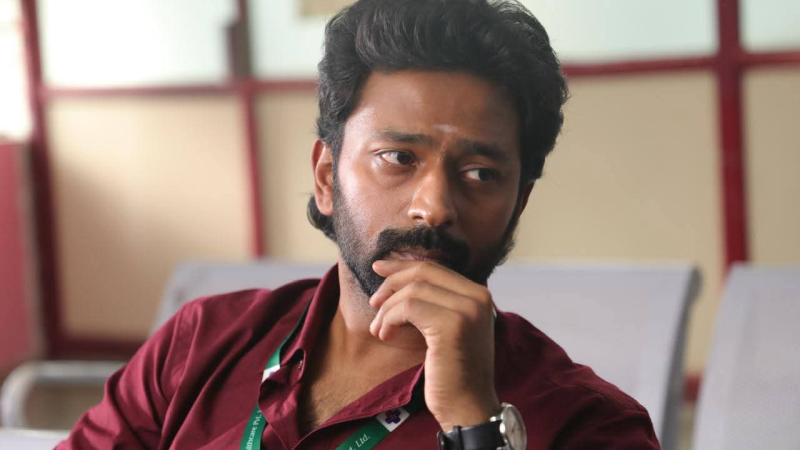 தனது நடிப்பு திறனுக்கு தீனி போடும் வகையிலான திறமையான கதாபாத்திரங்களை தேர்ந்தெடுத்து நடித்து வருபவர் நடிகர் சாந்தனு பாக்யராஜ். ஒவ்வொரு படத்திலும் தன் நடிப்பை மெருகேற்றி வருபவர் தனக்கென தனியிடத்தை தமிழ் சினிமாவில் உருவாக்கியுள்ளார். அவரது நடிப்பில் வரவிருக்கும் ’மெஜந்தா’ படத்தின் டீசரில் அவரது நடிப்பை பார்த்த ரசிகர்கள் ‘சாந்தனு 2.0’ என கொண்டாடி வருகின்றனர். இதுவரை அவர் நடித்த படங்களிலிருந்து முற்றிலும் வேறுபட்ட சாந்தனுவை பார்க்கும் விதமாக அவரது தோற்றமும் நடிப்பும் அமைந்துள்ளது. கதாநாயகனுக்கான சரியான கதாபாத்திரத்தை இயக்குநர் பரத் மோகன் வடிவமைத்துள்ளார். கதாநாயகியாக நடிகை அஞ்சலி நாயரும் ரசிகர்களை கவர்ந்துள்ளார்.