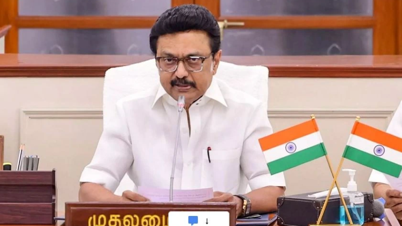 மாண்புமிகு தமிழ்நாடு முதலமைச்சர் திரு. மு. க. ஸ்டாலின் அவர்கள்சென்னை, ஆலந்தூர், பட்ரோடு நியாய விலைக் கடையில் நாளை (08.01.2026) வியாழக்கிழமை காலை 09.45 மணியளவில்அரசி குடும்ப அட்டைதாரர்களுக்கு தலா ஒரு கிலோ அரிசி, ஒரு கிலோ சர்க்கரை, ஒரு முழுக் கரும்பு ஆகிய பொங்கல் பரிசுத் தொகுப்புடன் ரூ.3000/-ம் ரொக்கம் வழங்கும் திட்டம் மற்றும் விலையில்லா வேட்டி, சேலை வழங்கும் திட்டத்தையும் தொடங்கி வைக்கிறார்கள்.