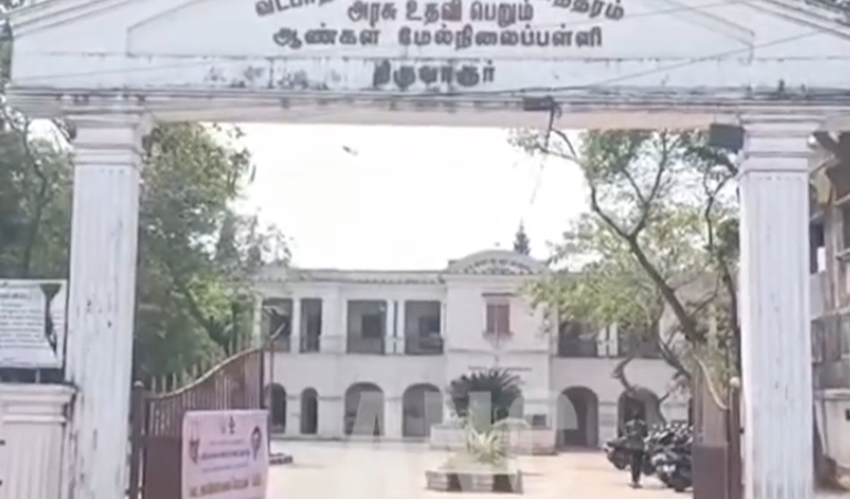 திருவாரூரில் கலைபண்பாட்டுதுறை சார்பில் மாவட்ட அளவிலான கலைப்போட்டிகளில் மாணவ மாணவிகள் ஏராளமானோர் கலந்து கொண்டு தங்களது திறமையை வெளிப்படுத்தி அசத்தினர் …