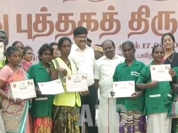 திருவாரூரில் நடைபெற்ற புத்தகத் திருவிழா நிறைவு … பள்ளி கல்லூரி மாணவ – மாணவிகள் , பொதுமக்கள் என 38 ஆயிரம் கலந்து கொண்டு பயன்பெற்றுள்ளனர் … புத்தகத் திருவிழா சிறப்பாக நடைபெற பணியாற்றியவர்களுக்கு மாவட்ட ஆட்சியர் , எம் பி சான்றிதழ்கள் வழங்கி பாராட்டு…