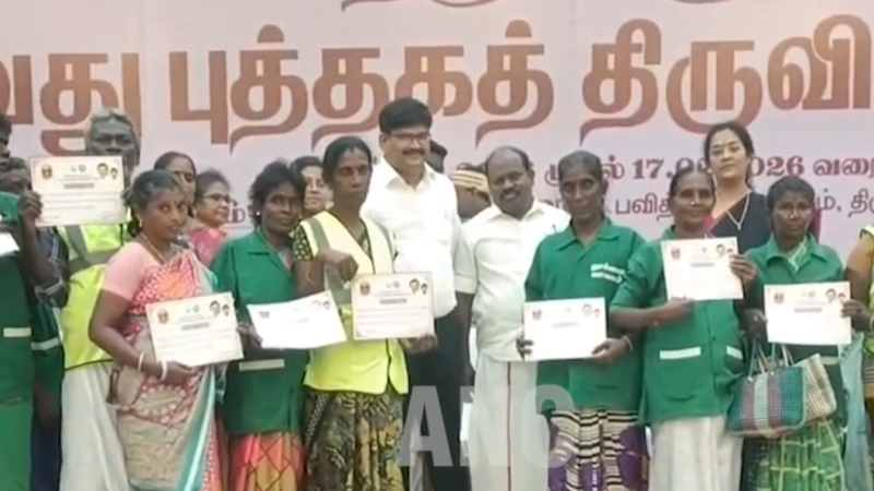 திருவாரூரில் நடைபெற்ற புத்தகத் திருவிழா நிறைவு … பள்ளி கல்லூரி மாணவ – மாணவிகள் , பொதுமக்கள் என 38 ஆயிரம் கலந்து கொண்டு பயன்பெற்றுள்ளனர் … புத்தகத் திருவிழா சிறப்பாக நடைபெற பணியாற்றியவர்களுக்கு மாவட்ட ஆட்சியர் , எம் பி சான்றிதழ்கள் வழங்கி பாராட்டு…