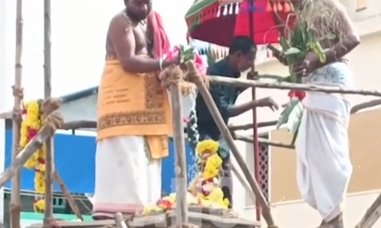 திருவாரூரில் அறநிலை துறை சார்பில் மிகவும் பழமைவாய்ந்த பனையடி அய்யனார் திருக்கோவில் மகா கும்பாபிஷேகம் … ஏராளமான பக்தர்கள் தரிசனம் …