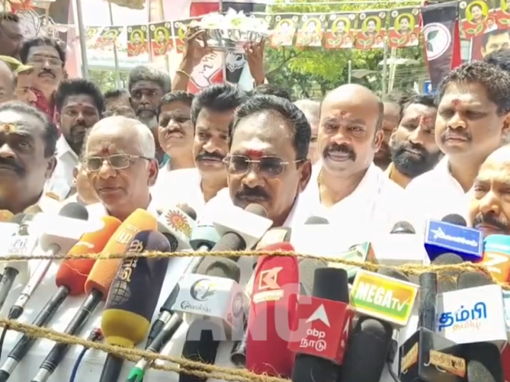 மதுரையில் பிரதமர் மோடி கலந்துகொள்ளும் கூட்டம் வரலாற்று சிறப்புமிக்க கூட்டம் இந்த கூட்டத்திற்கு பிறகு எடப்பாடி பழனிசாமி தலைமையில் தமிழகத்தில் ஆட்சி அமையும் அதிமுக முன்னாள் அமைச்சர் செல்லூர் ராஜு மதுரையில் பேட்டி