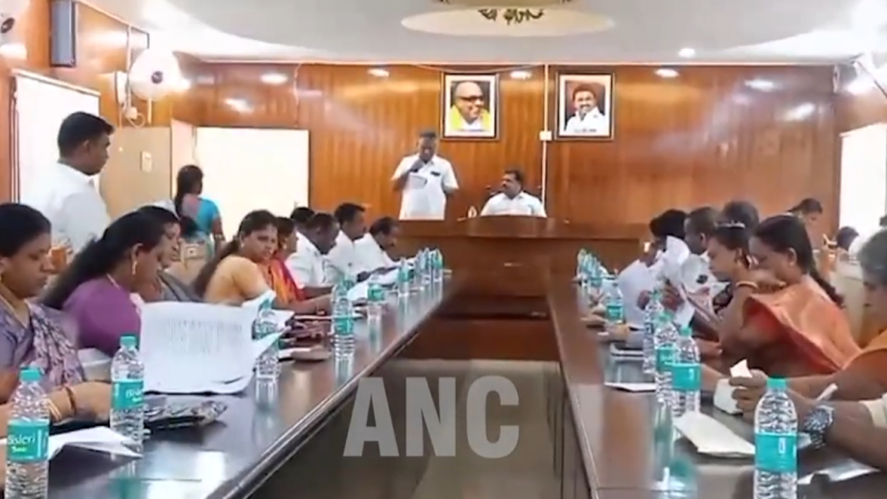 புதுக்கோட்டை மாவட்டம் அறந்தாங்கி மையப்பகுதியில் அமைந்துள்ள நகராட்சி கட்டிடத்தில் நகராட்சி தலைவர் ஆனந்த் தலைமையில் நகராட்சி சாதாரண கூட்டம் நடைபெற்றது