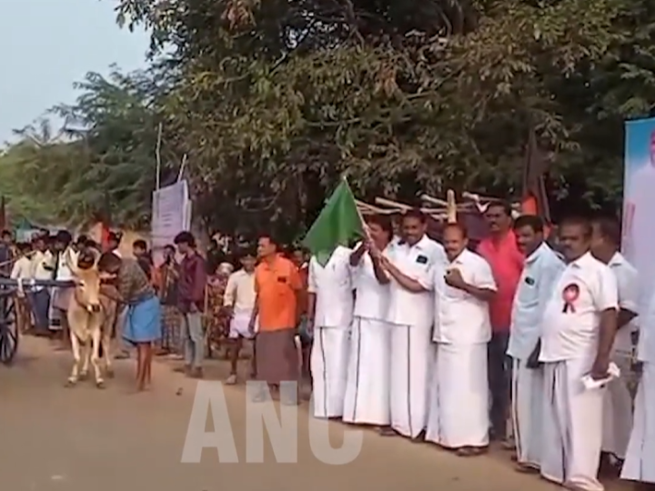 புதுக்கோட்டை மாவட்டம் அறந்தாங்கி அருகே நாகுடியில் துணை முதல்வர் உதயநிதி ஸ்டாலின் பிறந்த தினத்தை முன்னிட்டு மாட்டு வண்டி எல்கை பந்தயம் நடைபெற்றது.