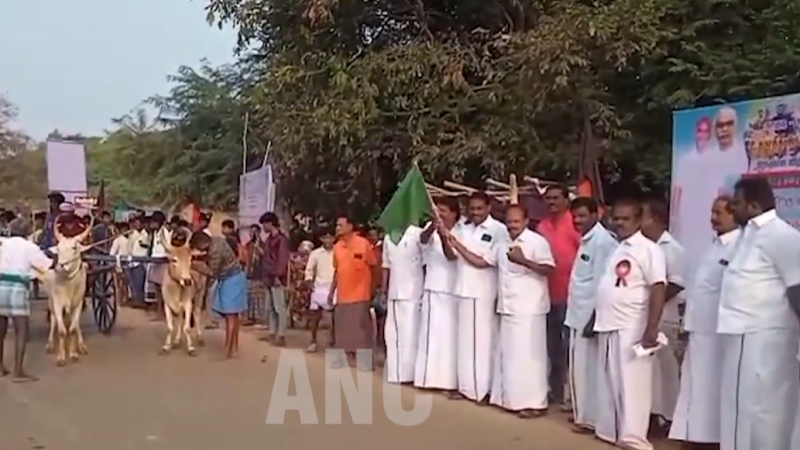 புதுக்கோட்டை மாவட்டம் அறந்தாங்கி அருகே நாகுடியில் துணை முதல்வர் உதயநிதி ஸ்டாலின் பிறந்த தினத்தை முன்னிட்டு மாட்டு வண்டி எல்கை பந்தயம் நடைபெற்றது.