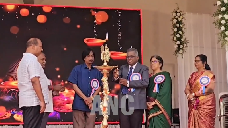 கோவை அரசு கலைக் கல்லூரியில் அறக்கட்டளை சொற்பொழிவு: ‘வெற்றி உன் கையில்’ தலைப்பில் டாக்டர் கவிதாசன் உரை