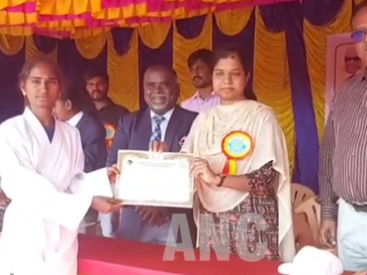 சிறுபான்மையினர் பிற்படுத்தப்பட்டோர் மிகவும் பிற்படுத்தப்பட்டோர்தங்கும் விடுதியில் பயிலும் கல்லூரி மற்றும் பள்ளி மாணவ மாணவிகளுக்கான விளையாட்டு போட்டிகளை துவக்கி வைத்தார் புதுக்கோட்டை மாவட்ட ஆட்சியர் அருணா