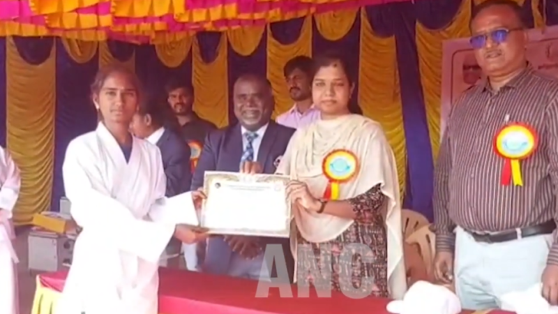 சிறுபான்மையினர் பிற்படுத்தப்பட்டோர் மிகவும் பிற்படுத்தப்பட்டோர்தங்கும் விடுதியில் பயிலும் கல்லூரி மற்றும் பள்ளி மாணவ மாணவிகளுக்கான விளையாட்டு போட்டிகளை துவக்கி வைத்தார் புதுக்கோட்டை மாவட்ட ஆட்சியர் அருணா