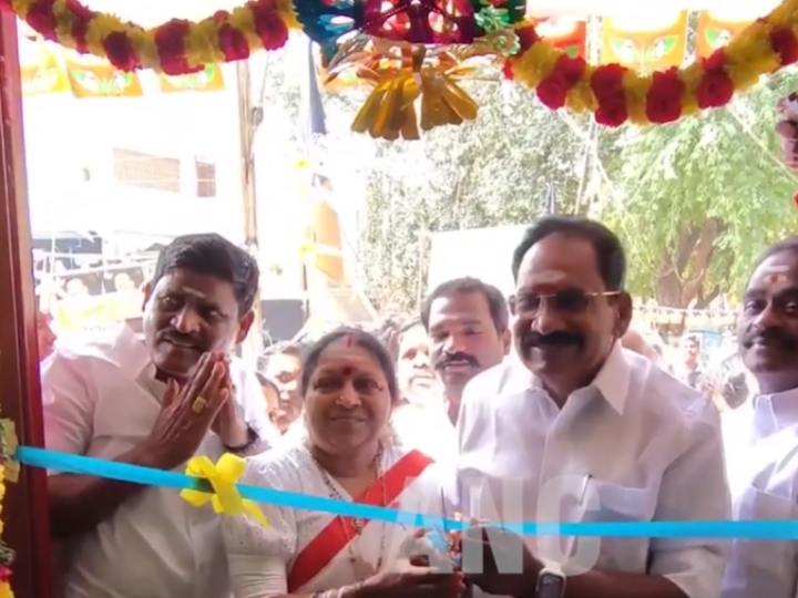 விஜய் செய்தியாளரை சந்தித்தால் அதுவே பெரிய சாதனை. இங்கிருந்து சென்ற செல்லாக்காசுகளை கூறச் சொல்லுங்கள் செய்தியாளர்கள் சந்திக்க சொல்லுமாறு – மதுரையில் முன்னாள் அமைச்சர் செல்லூர் ராஜூ பேட்டி