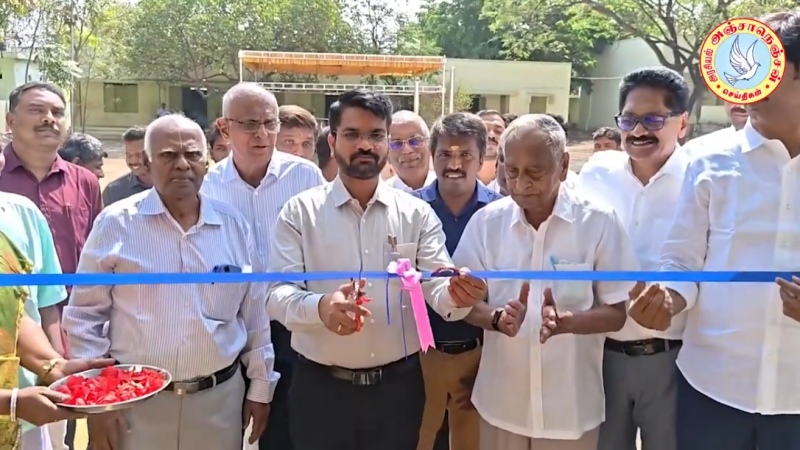 கோவை வாகராயம்பாளையம் அரசு மேல்நிலைப் பள்ளியில் சி.ஆர்.எஸ். நினைவு அறக்கட்டளை சார்பில் ரூ.1.3 கோடி மதிப்பில் கட்டப்பட்ட சி.ஆர்.சுவாமிநாதன் அரங்கம் மற்றும் விளையாட்டு அரங்கம் திறக்கப்பட்டது.