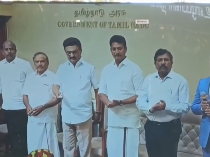 திருவாரூரில் கட்டுமான தொழிலாளர்களுக்கு உழைப்பாளர் நலக்கூடம் , கல்லூரி மாணவர்களுக்கு புதிய அரசு தொழிற்பயிற்சி நிலையம் தமிழ்நாடு முதலமைச்சர் காணொளி காட்சி வாயிலாக திறந்துவைத்த பின்னர் திருவாரூர்மாவட்ட ஆட்சியர் , சட்டமன்ற உறுப்பினர் பணிகளை துவக்கிவைத்தனர் …