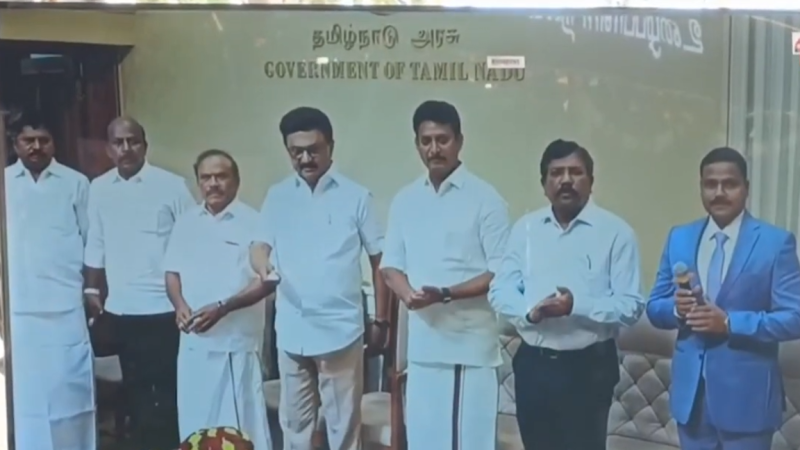 திருவாரூரில் கட்டுமான தொழிலாளர்களுக்கு உழைப்பாளர் நலக்கூடம் , கல்லூரி மாணவர்களுக்கு புதிய அரசு தொழிற்பயிற்சி நிலையம் தமிழ்நாடு முதலமைச்சர் காணொளி காட்சி வாயிலாக திறந்துவைத்த பின்னர் திருவாரூர்மாவட்ட ஆட்சியர் , சட்டமன்ற உறுப்பினர் பணிகளை துவக்கிவைத்தனர் …