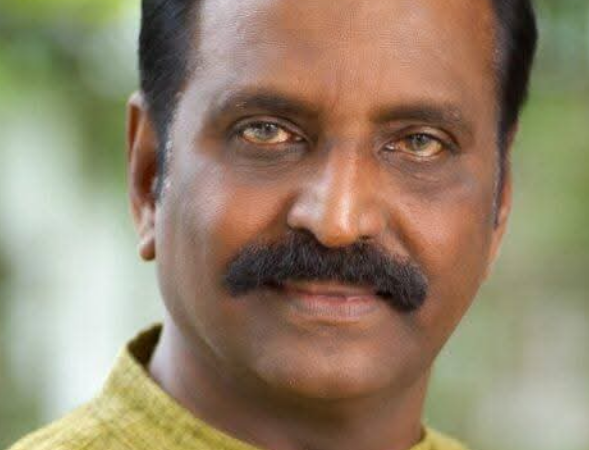 திரு.ஜெயமோகன் அவர்களின் பதிவு🟥🟧🟥🟧தமிழுக்கு அவமானம்.சென்ற ஓராண்டாகவே செய்திகள் காதில் விழுந்துகொண்டிருந்தன. பாரதிய ஜனதாவின் சிலருடன் வைரமுத்து மிக அணுக்கமாகச் செயல்பட்டு ஞானபீடத்திற்கு மீண்டும் முயல்கிறார் என்று. ஆனால் விசாரித்தபோதெல்லாம் அப்படியில்லை என அவர்களில் சிலர் ஆக்ரோஷமாக மறுக்கவும் செய்தனர்.