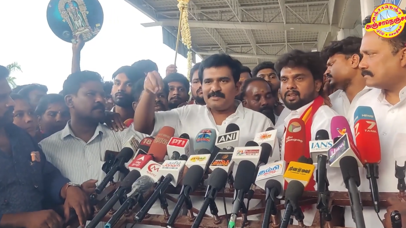 மதுரை சர்வதேச விமான நிலையத்தில் தவெக இணைப்பொதுச்செயலாளர் நிர்மல் குமார் பேட்டி