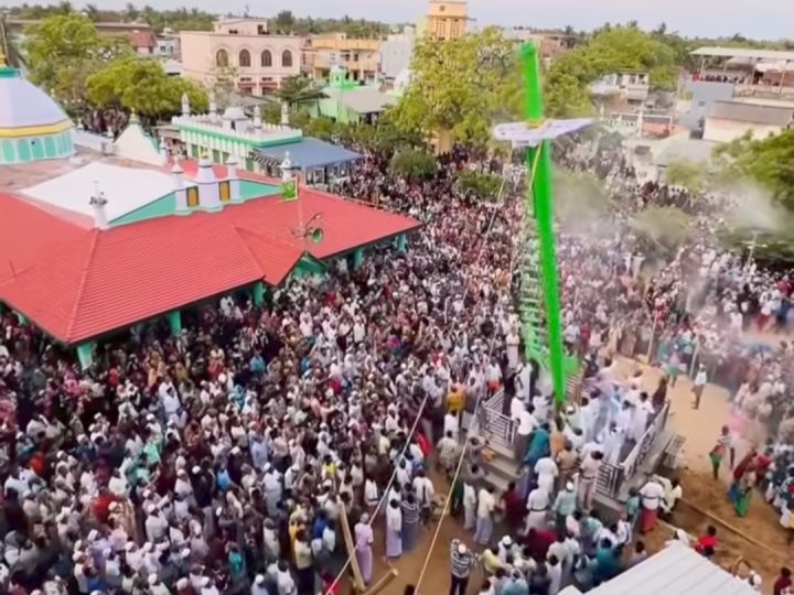ஏர்வாடி சந்தனகூடு விழா கொடியற்றம். ஆயிரக்கணக்கான மக்கள் கலந்து கொண்டனர்.