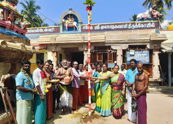 சோழவந்தான் அருகே தென்கரை அருள்மிகு அகிலாண்டேஸ்வரி அம்மன் உடனுறை மூலநாத சுவாமி திருக்கோவிலில் சித்திரைத் திருவிழா முகூர்த்தக்கால் நடும் விழா நடைபெற்றது.