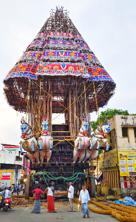 “உலகிலேயே 110 அடி உயரமுள்ள மிகப்பெரிய பிரம்மாண்ட தேர்” குடந்தை சாரங்கபாணி கோவில் சித்திரைத் தேரோட்டம் பணி தீவிரம்