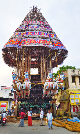 “உலகிலேயே 110 அடி உயரமுள்ள மிகப்பெரிய பிரம்மாண்ட தேர்” குடந்தை சாரங்கபாணி கோவில் சித்திரைத் தேரோட்டம் பணி தீவிரம்