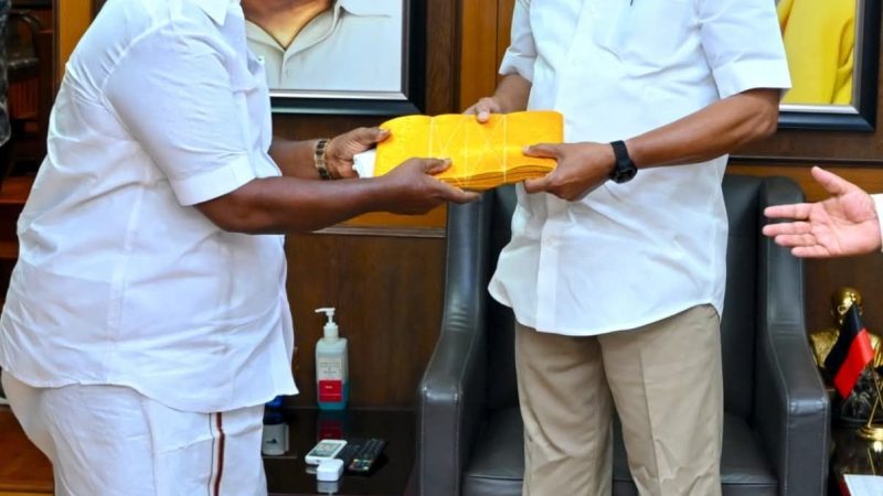 தேர்தல் முடிவுக்கு முன்பே திமுக தலைவர் மு.க. ஸ்டாலினை நேரில் சந்தித்து வாழ்த்து பெற்ற சாக்கோட்டை அன்பழகன்!