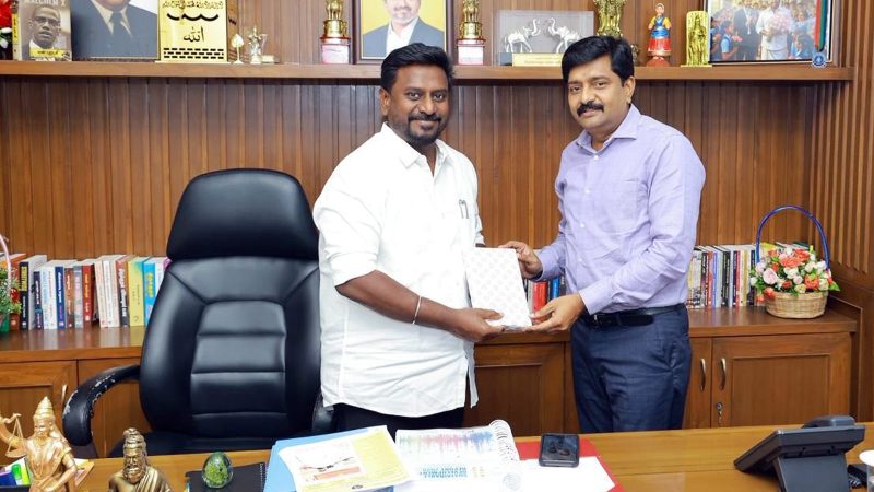தலைமைச் செயலகத்தில் மாண்புமிகு பள்ளிக்கல்வி, தமிழ் வளர்ச்சி, செய்தி மற்றும் விளம்பரத் துறை அமைச்சர் திரு. ராஜ்மோகன் அவர்களை