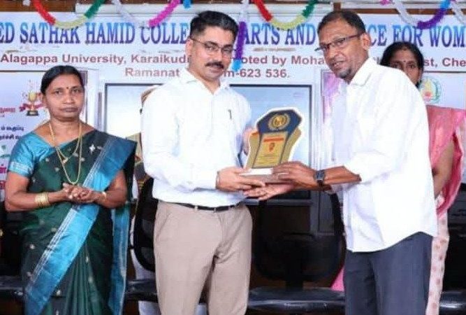 ராமநாதபுரம் மாவட்டம் முதுகுளத்தூர் அருகேயுள்ள தேரிருவேலி இராவுத்தர்சாகிப் மேல்நிலைப்பள்ளி 12 ம் வகுப்பில் 100 சதவீதம் தேர்ச்சி