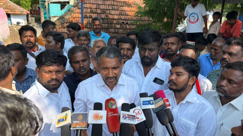 தமிழ்நாட்டில் அதிமுக எம்எல்ஏக்கள் தொடர்ந்து ராஜினாமா செய்து வரும் நிலையில்- தமிழ்நாட்டில் எந்த பேரமும் நடைபெறவில்லை என அமைச்சர் வன்னியரசு பேட்டி: