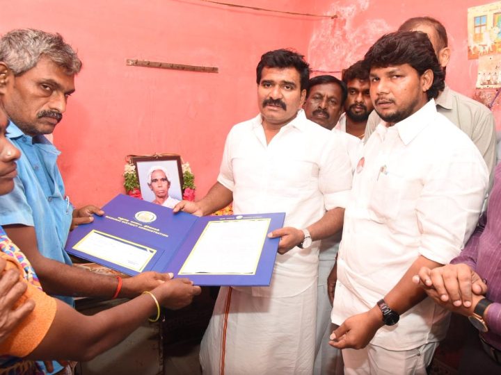 ஆளுநர்  கலந்து கொள்ளும் எந்த நிகழ்வாக இருந்தாலும் சரி தமிழகத்தில் தமிழ்தாய் வாழ்த்து முதன்மையாக பாடப்பட வேண்டும் என்பதே எங்களின் 4 கோரிக்கைகளில் முக்கிய கோரிக்கை –