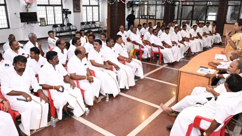 சென்னை தேமுதிக தலைமை கழக அலுவலகத்தில் மாவட்ட கழக செயலாளர்கள் ஆலோசனைக் கூட்டமானது பிரேமலதா விஜயகாந்த் அவர்கள் தலைமையில் நடைபெற்றது.