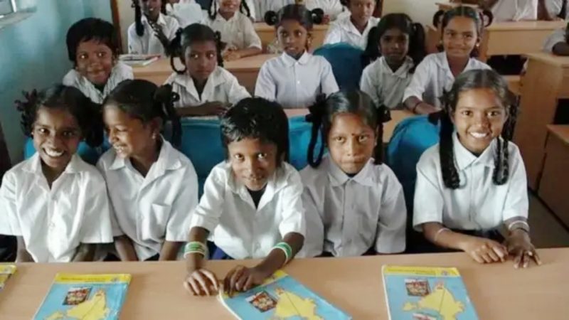 முதுகுளத்தூரில் அடிப்படை வசதிகள் மற்றும் சிசிடிவி கேமரா இல்லாத பள்ளிகள் மீது நடவடிக்கை எடுக்க கோரிக்கை