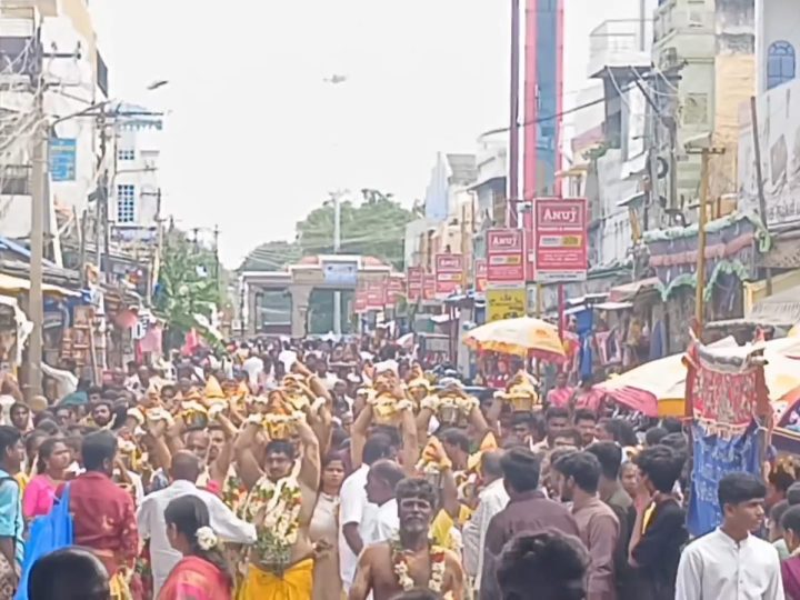 கோயிலில் குவிந்த கூட்டம்:மதுரை.மதுரை, திருப்பரங்குன்றம் அருள்மிகு சுப்பிரமணியசாமி திருக்கோயில் கடைசி வைகாசி முகூர்த்த நாளை முன்னிட்டு
